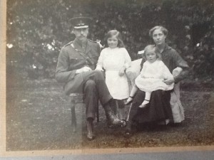 Evelyn Worsley and his family, 1916